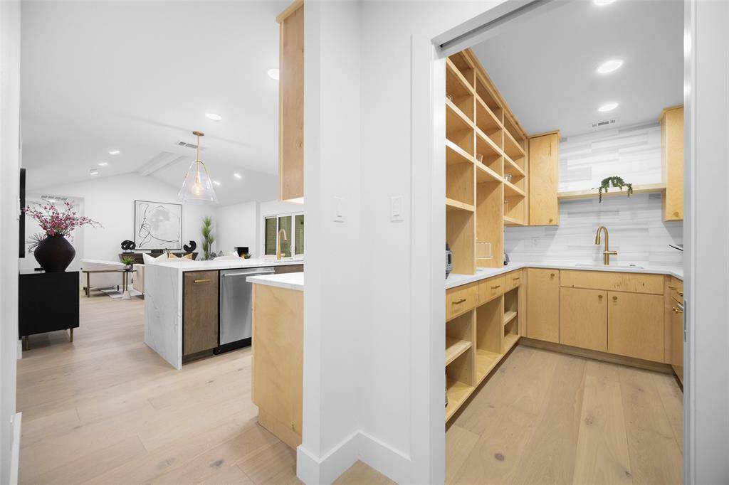 Dallas, TX 75244,4408 Thunder Road