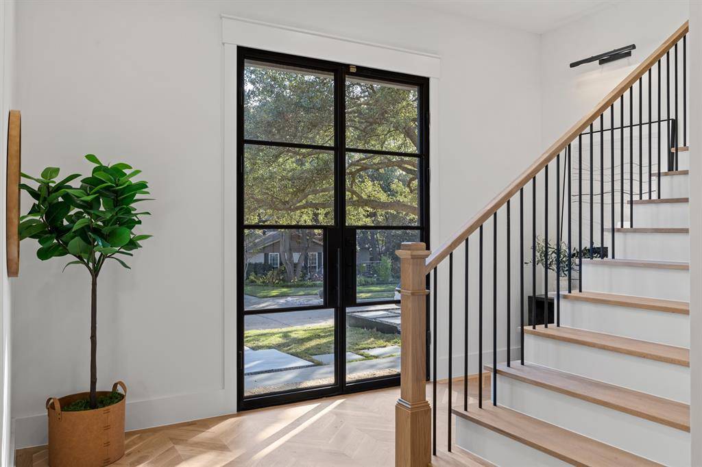 Dallas, TX 75238,9917 Parkford Drive