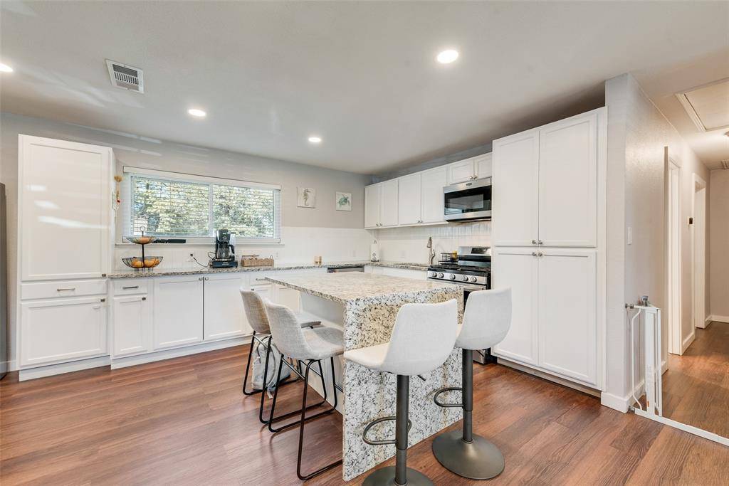 Hurst, TX 76053,756 Briarwood Lane