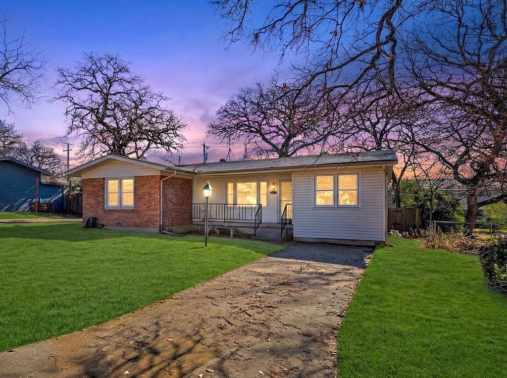 Hurst, TX 76053,312 E Ellen Avenue