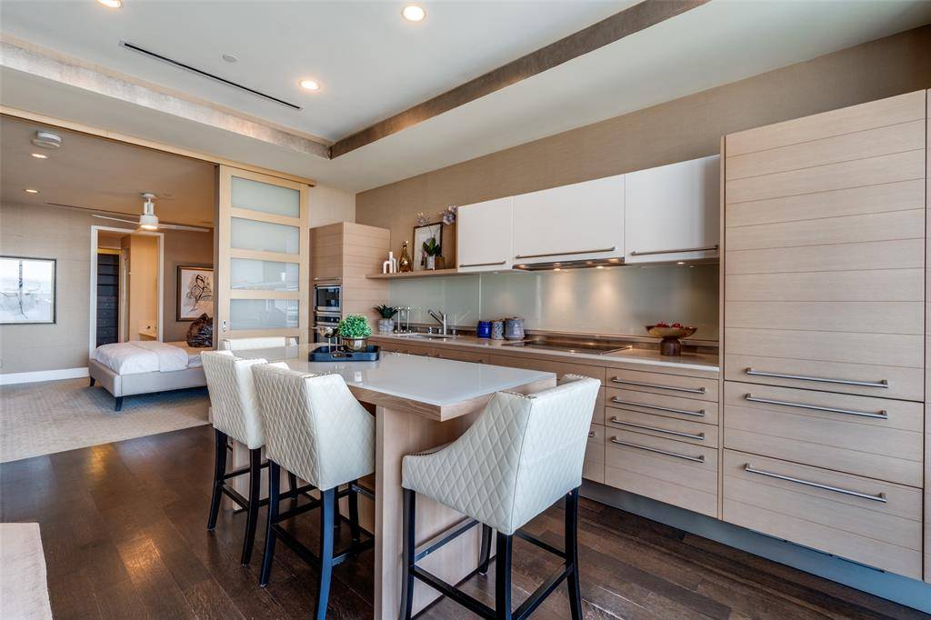 Dallas, TX 75219,2408 Victory Park Lane #1031