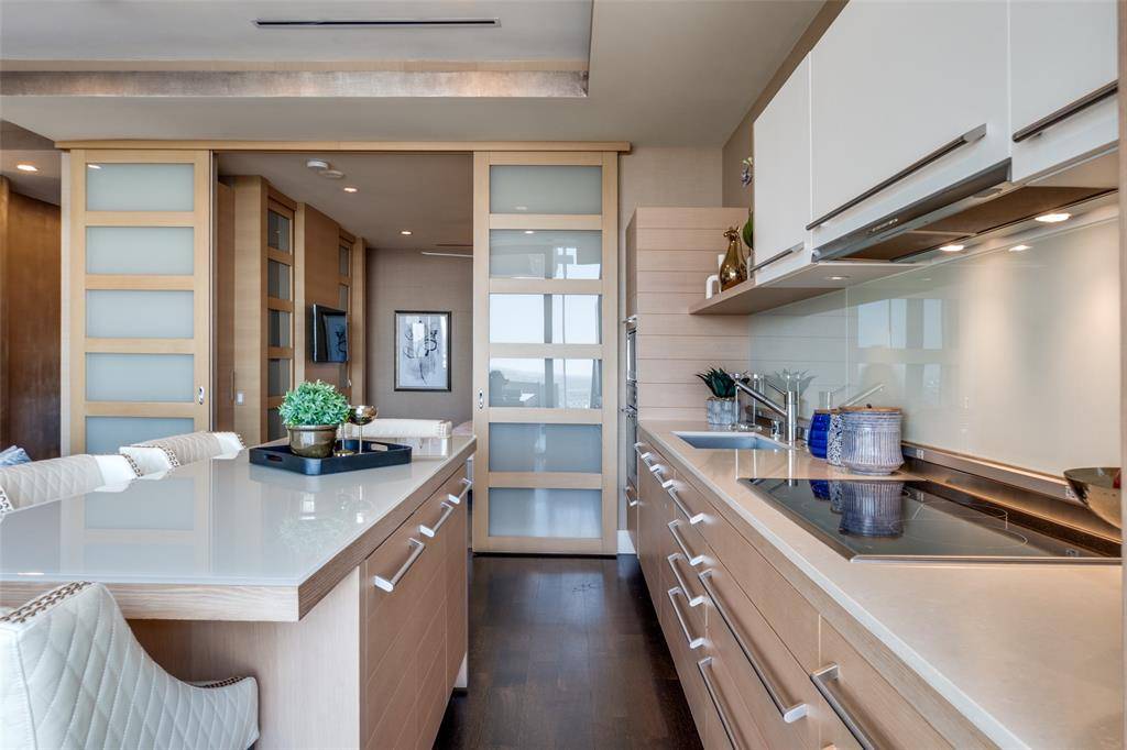 Dallas, TX 75219,2408 Victory Park Lane #1031