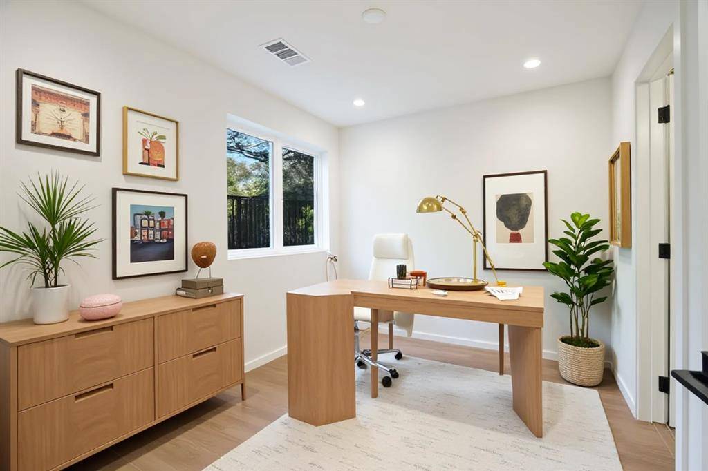 Dallas, TX 75235,4811 Denton Drive #103