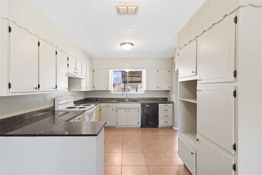 Bowie, TX 76230,1206 Anetta Street