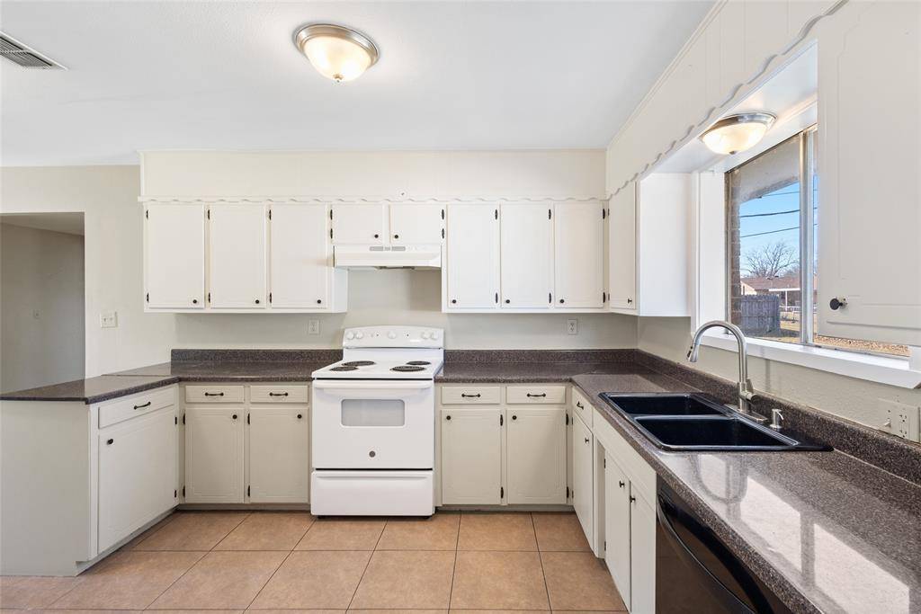 Bowie, TX 76230,1206 Anetta Street