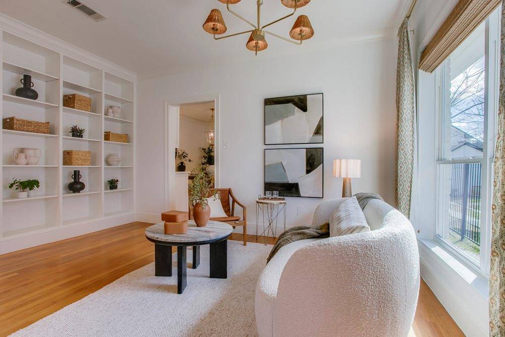 Dallas, TX 75206,5738 Vanderbilt Avenue