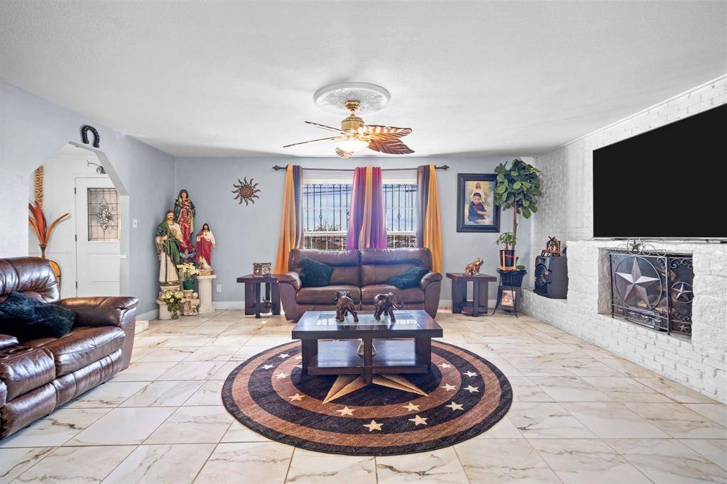 Dallas, TX 75227,2133 Pleasant Drive