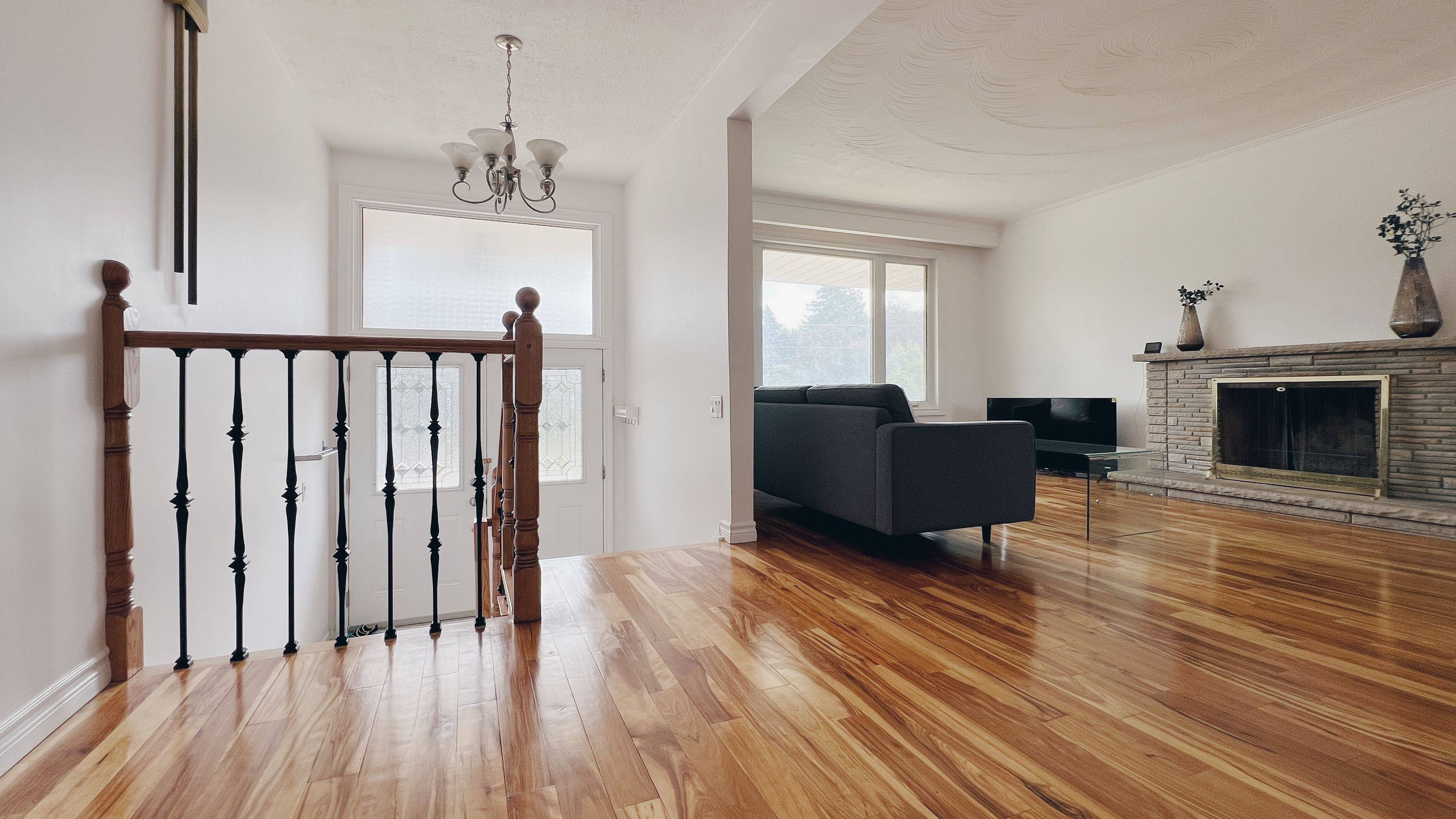 Toronto C14, ON M2M 2B3,10 Silverview DR