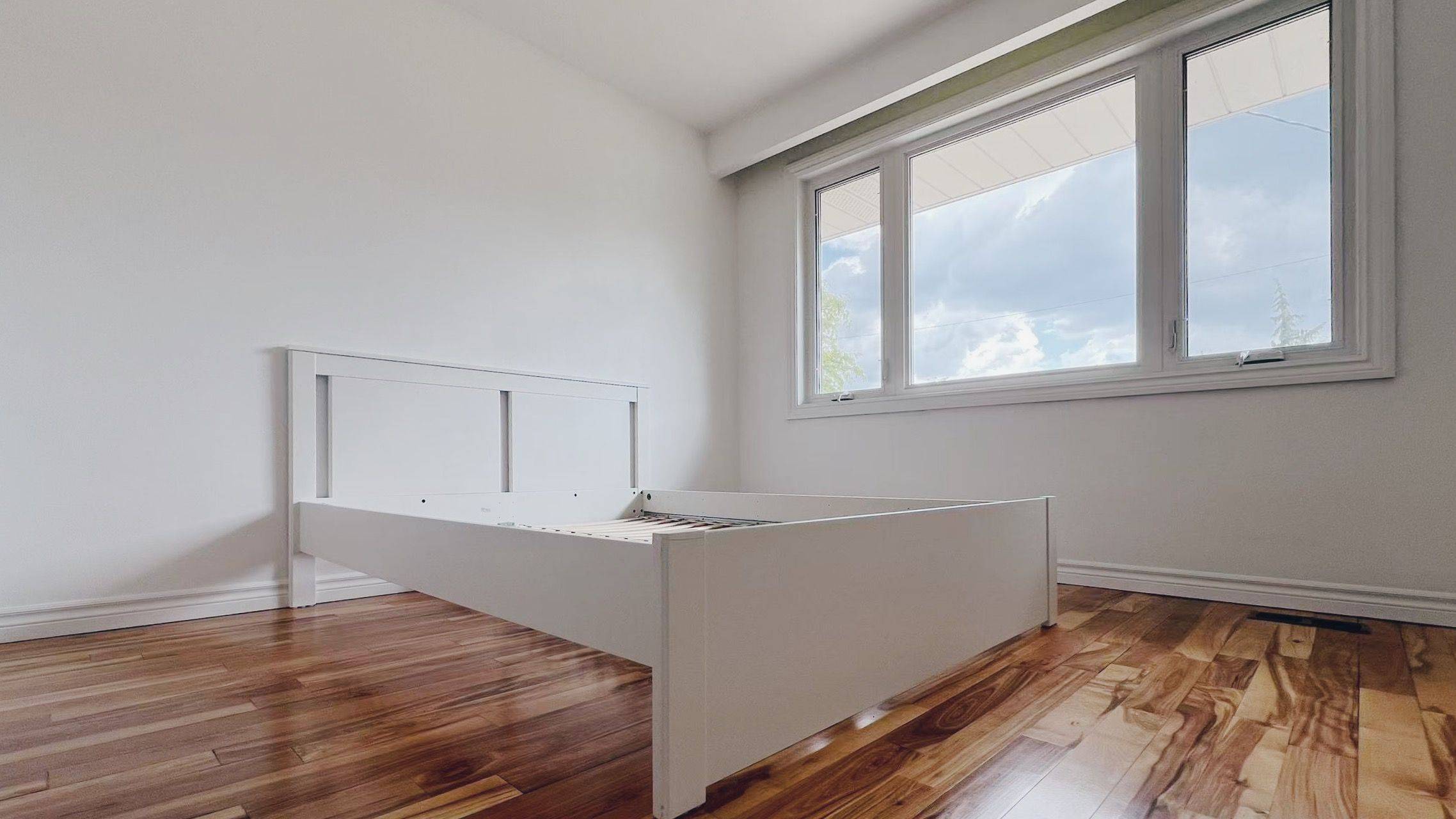 Toronto C14, ON M2M 2B3,10 Silverview DR