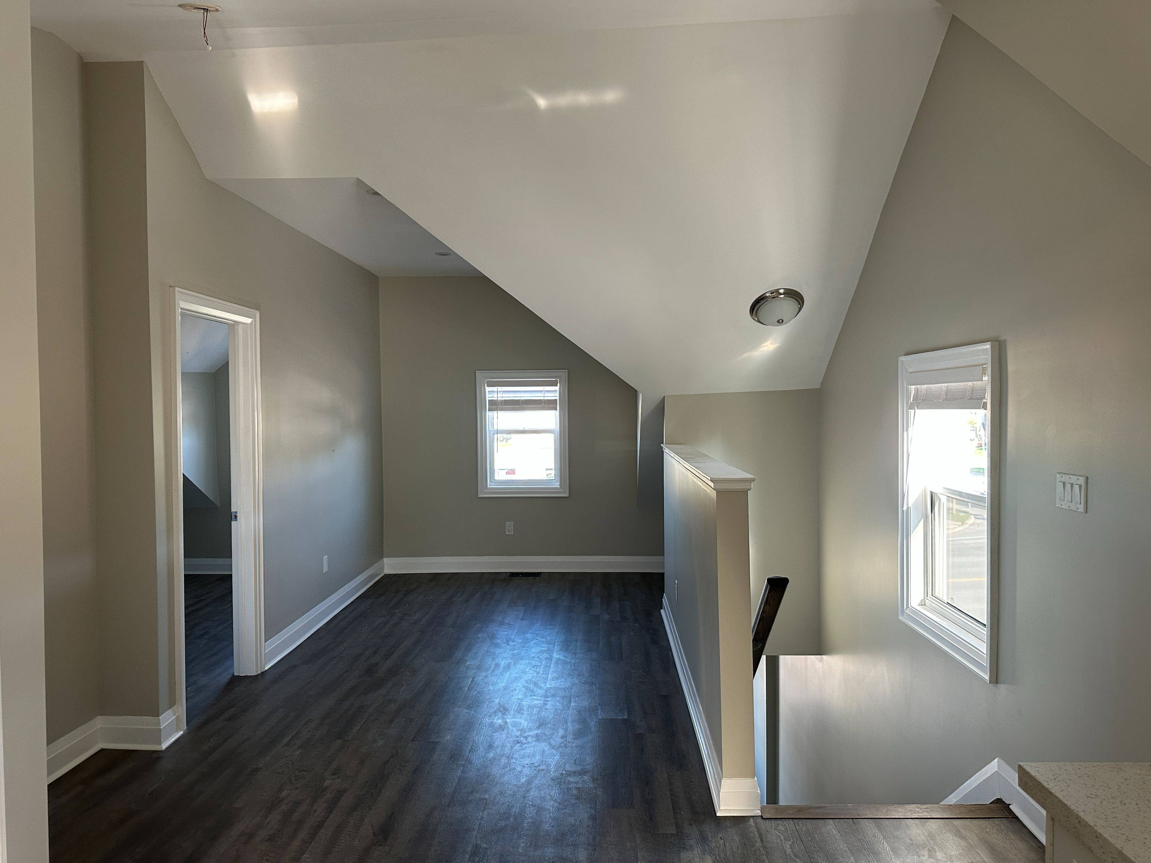 Oshawa, ON L1J 4J2,460 Park RD S #Upper