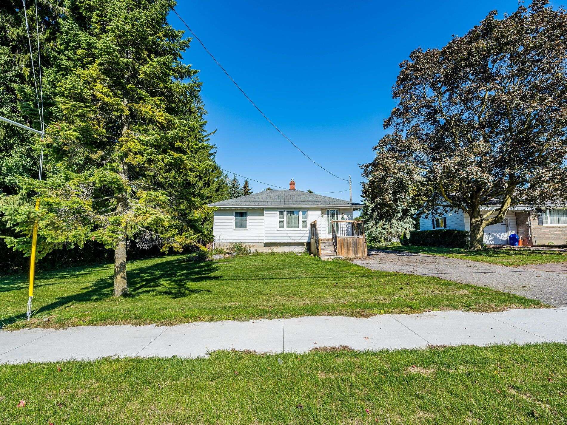 Whitby, ON L1M 1X2,148 Winchester RD E