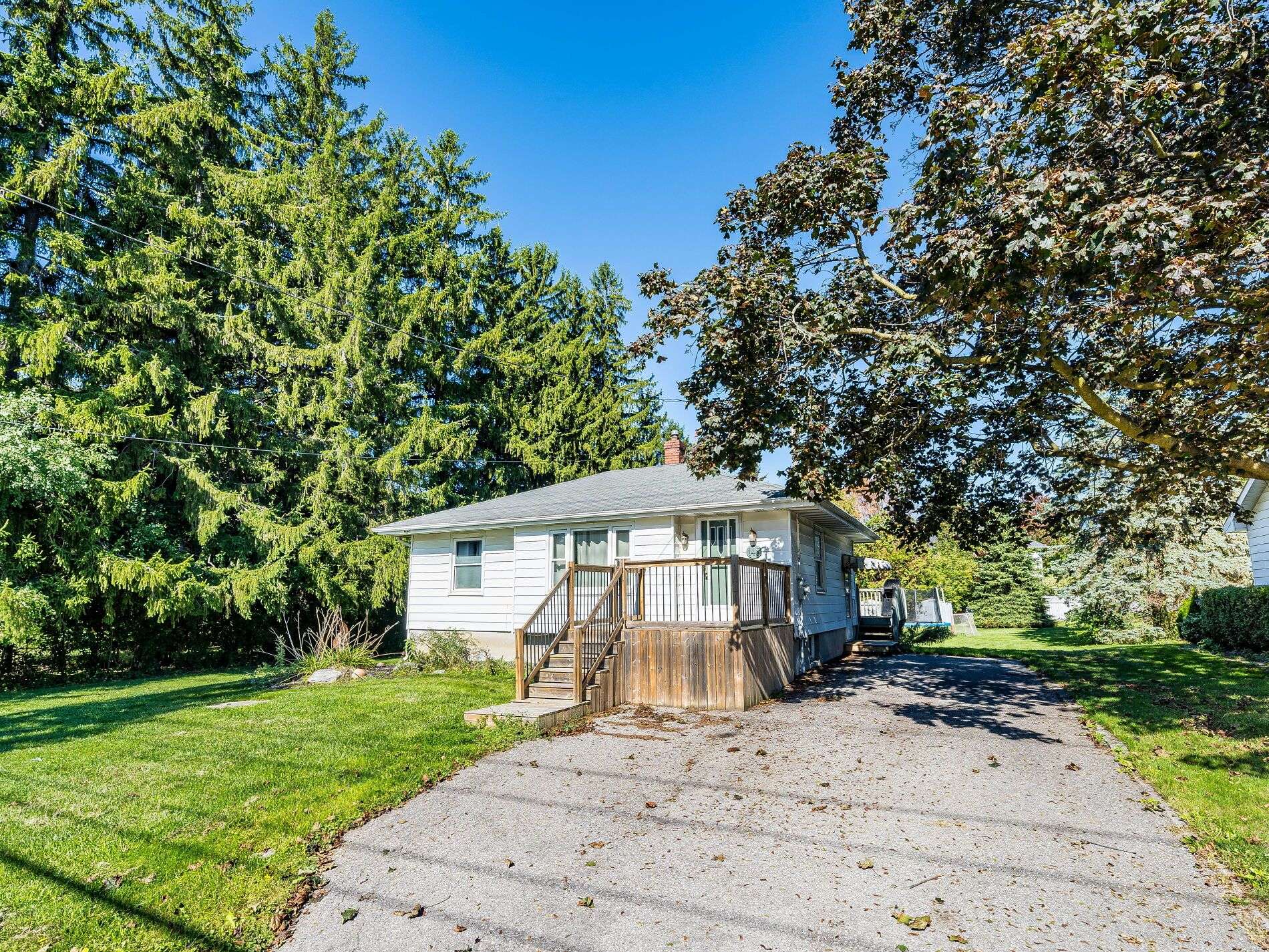 Whitby, ON L1M 1X2,148 Winchester RD E