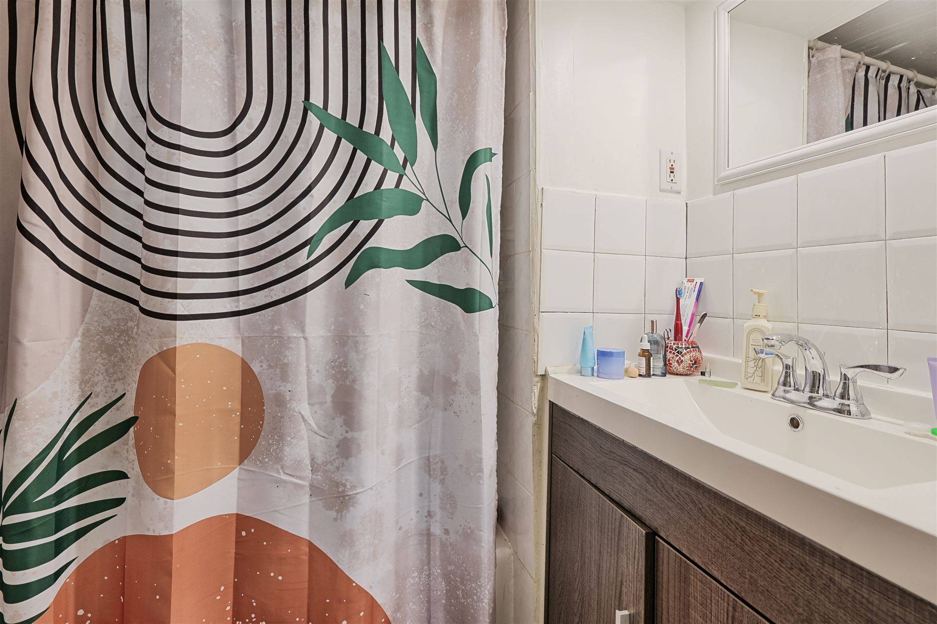 Toronto E02, ON M4L 3B4,193 Coxwell AVE