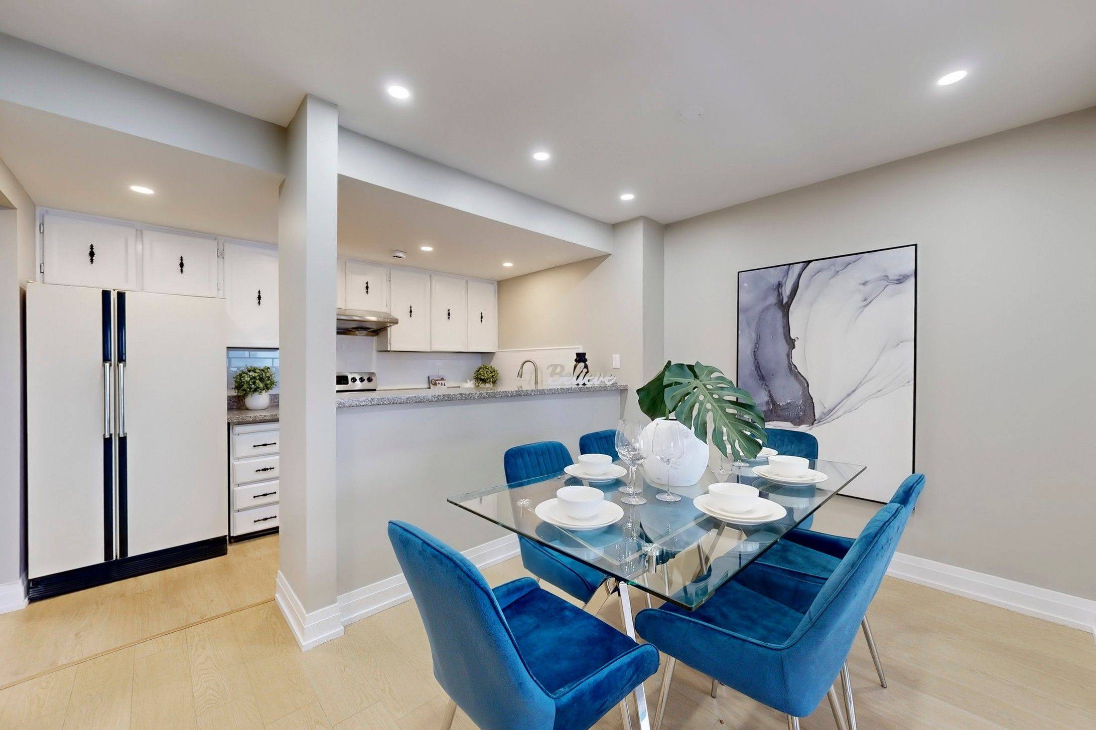 Toronto E07, ON M1V 1J8,17 Newdawn CRES