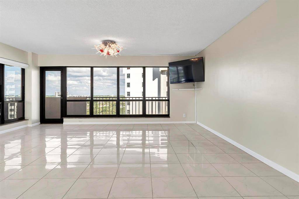 Lauderdale By The Sea, FL 33308,5000 N Ocean Blvd #1102