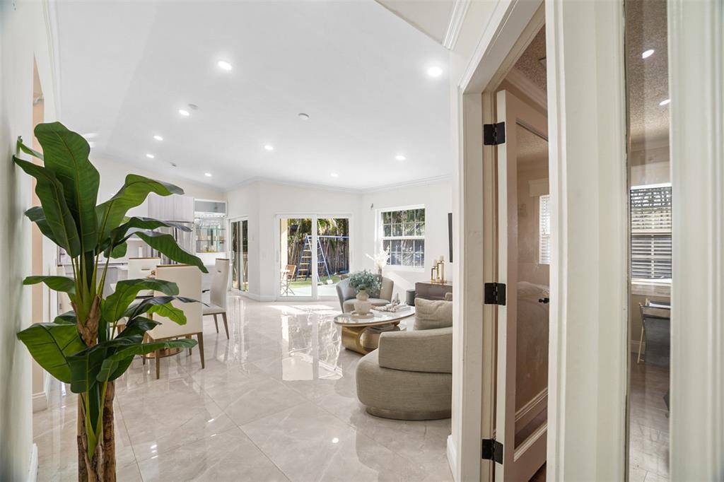 Weston, FL 33326,1427 Seagrape Cir