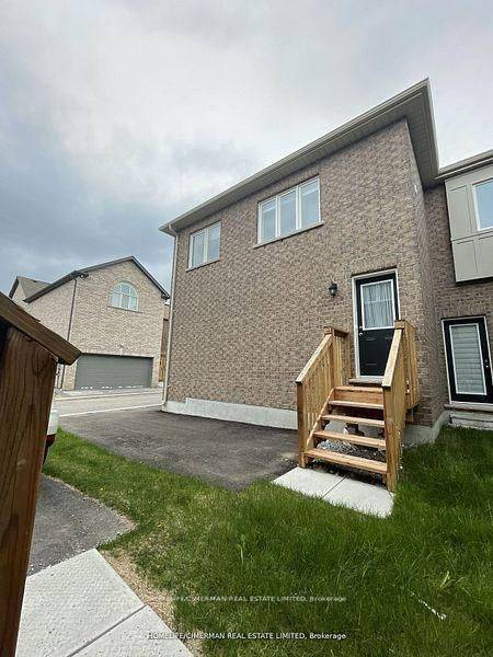 Markham, ON L6B 0Z3,7 Waterleaf RD #Coach