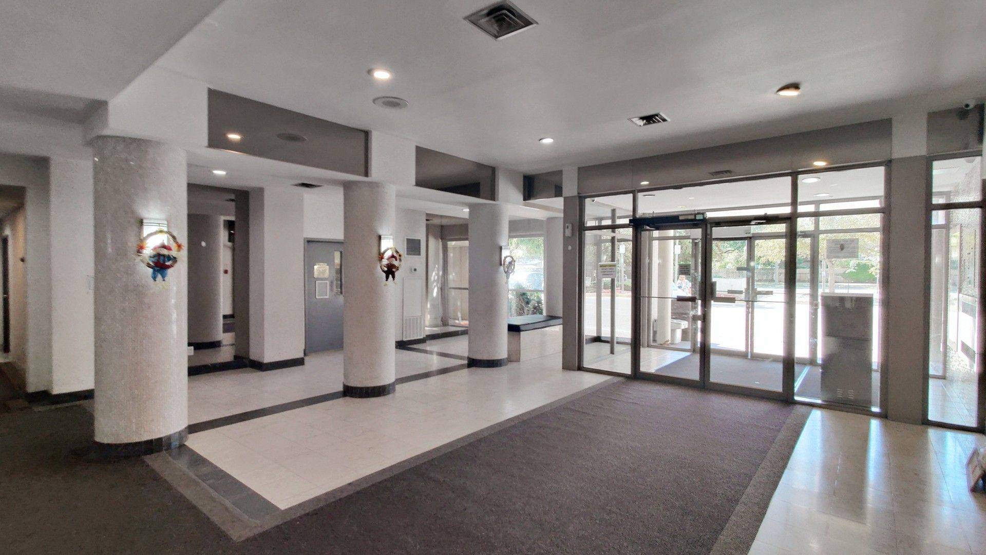 Toronto W10, ON M9V 5E5,2901 Kipling AVE #307