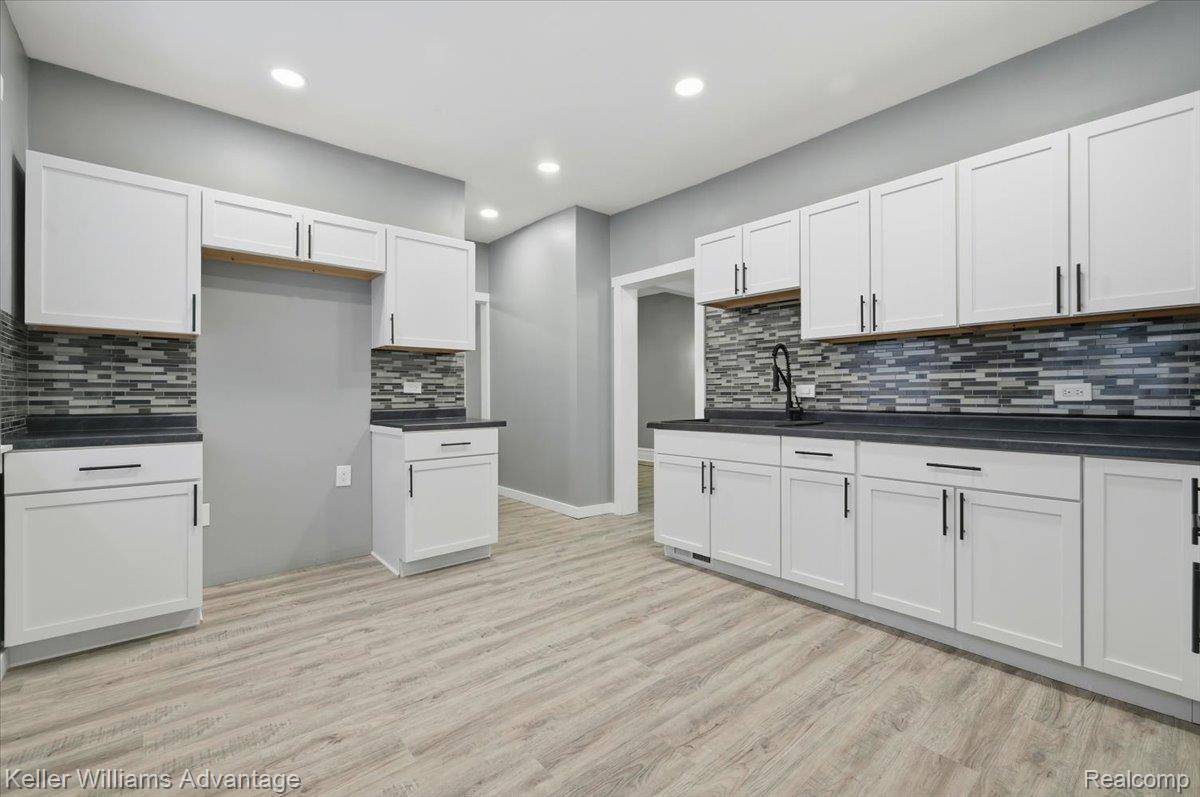 Detroit, MI 48202,430 Holbrook ST