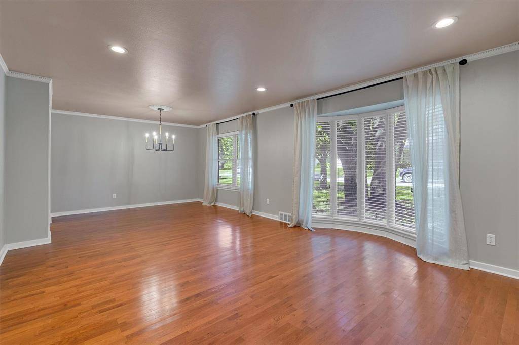 Dallas, TX 75238,9856 Shoreview Road