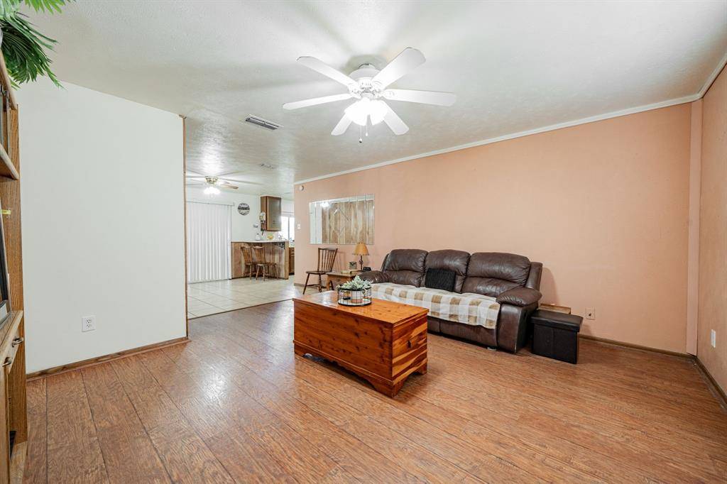 Mesquite, TX 75149,401 Starling Drive