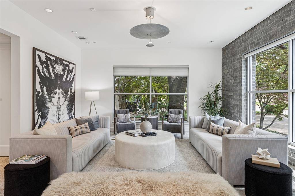 Dallas, TX 75248,6007 Club Oaks Drive