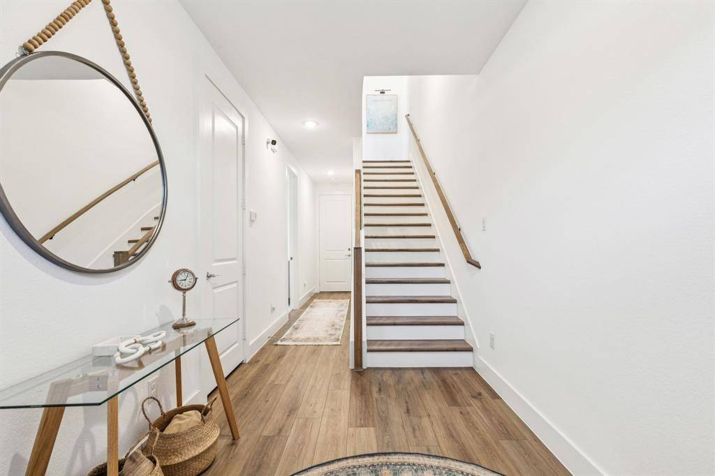 Dallas, TX 75231,8120 Bromley Drive