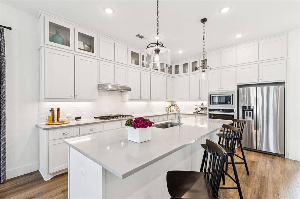 Dallas, TX 75231,8120 Bromley Drive