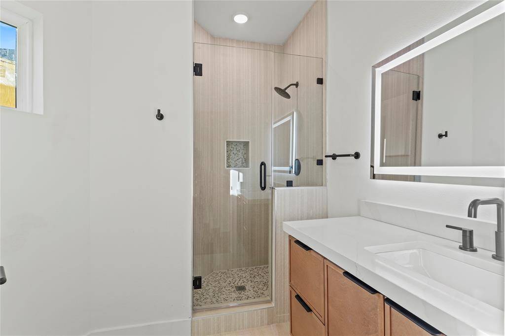 Dallas, TX 75203,325 N Moore