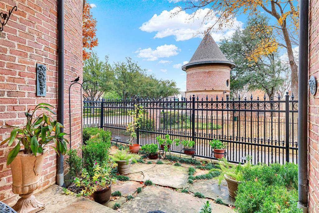 Plano, TX 75093,5904 BURGANDY Street