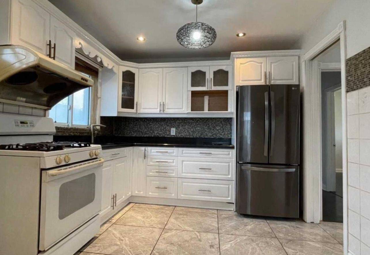 Toronto E04, ON M1R 1M6,6 Laxford AVE