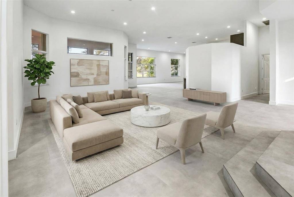 Davie, FL 33330,13211 SW 44th St