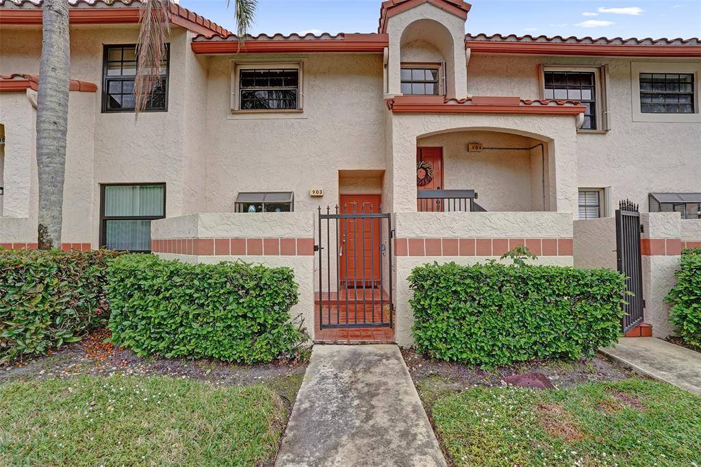 Deerfield Beach, FL 33442,903 Congressional Way #903