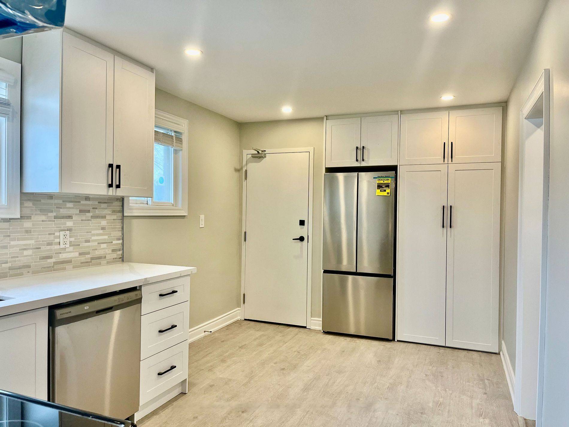 Newmarket, ON L3Y 2Z5,228 Silverbirch DR #Upper