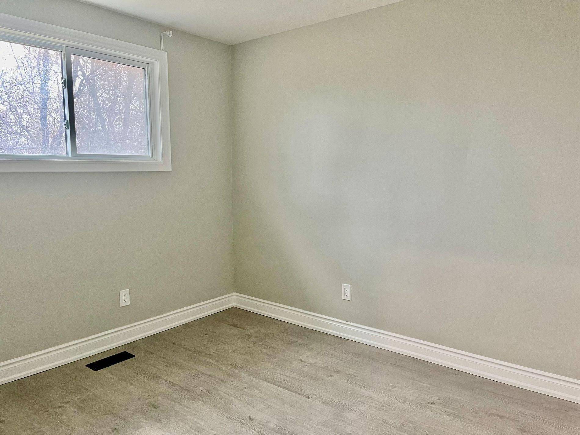 Newmarket, ON L3Y 2Z5,228 Silverbirch DR #Upper