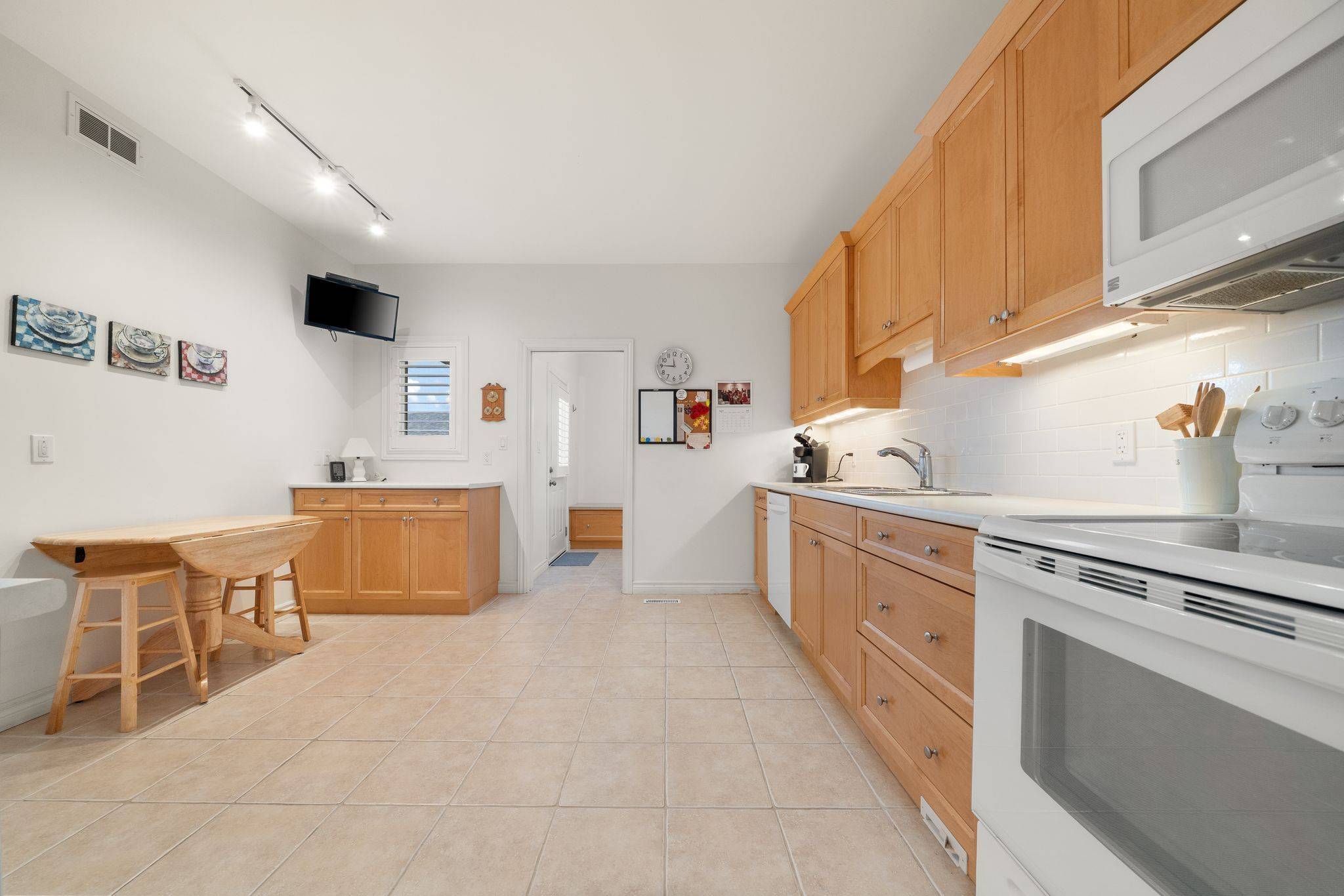 Prince Edward County, ON K0K 3L0,45 Maplehurst CRES