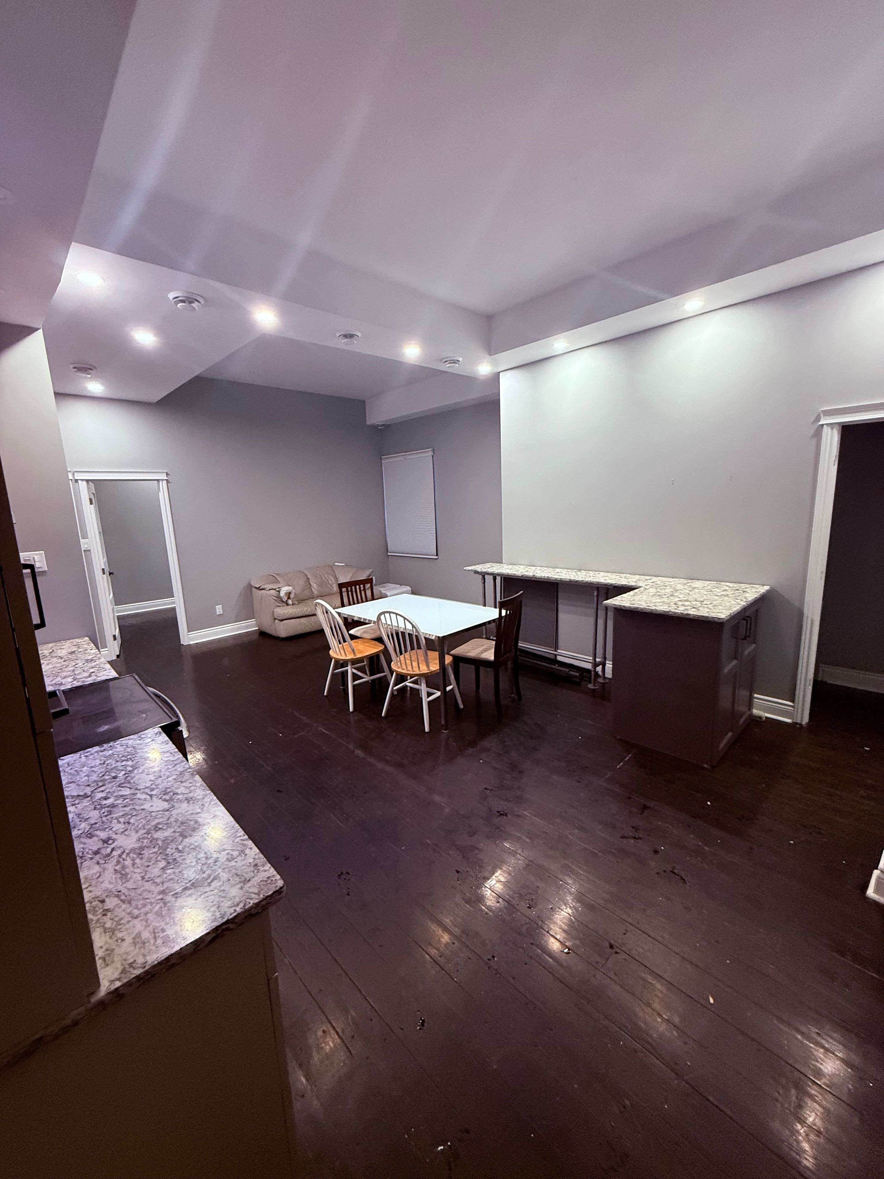 Ottawa Centre, ON K1R 6C6,698 Cooper ST