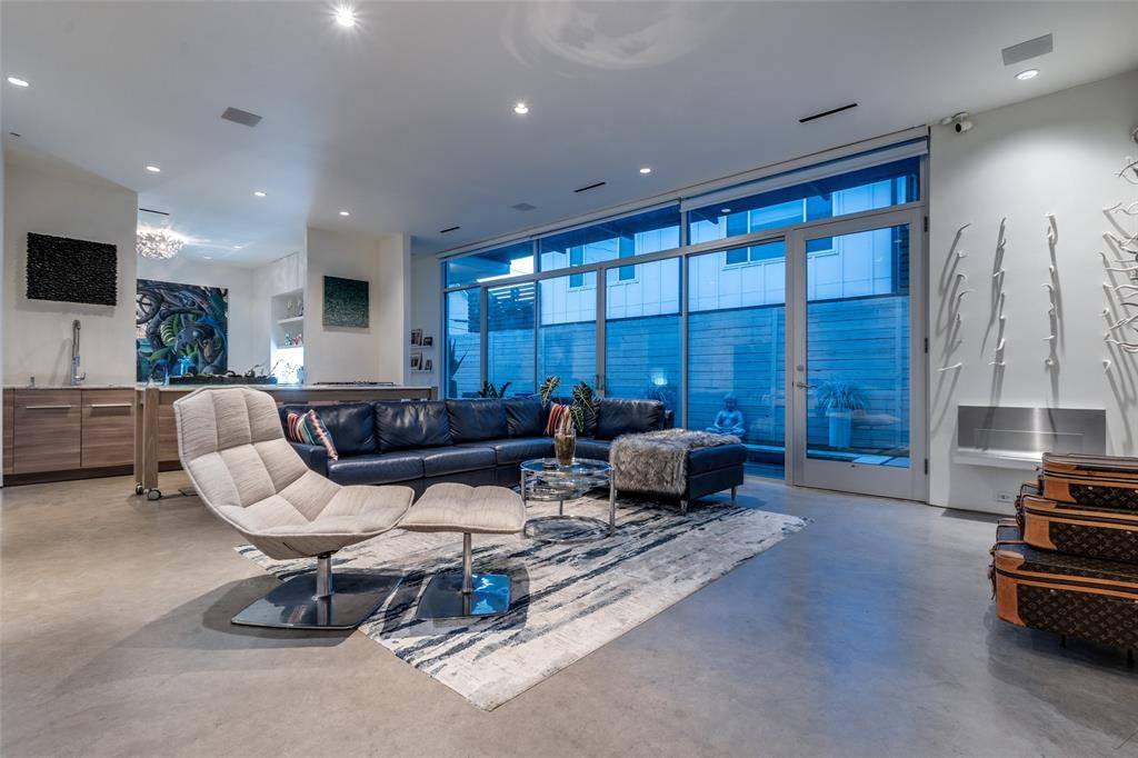 Dallas, TX 75204,2300 N Carroll Avenue