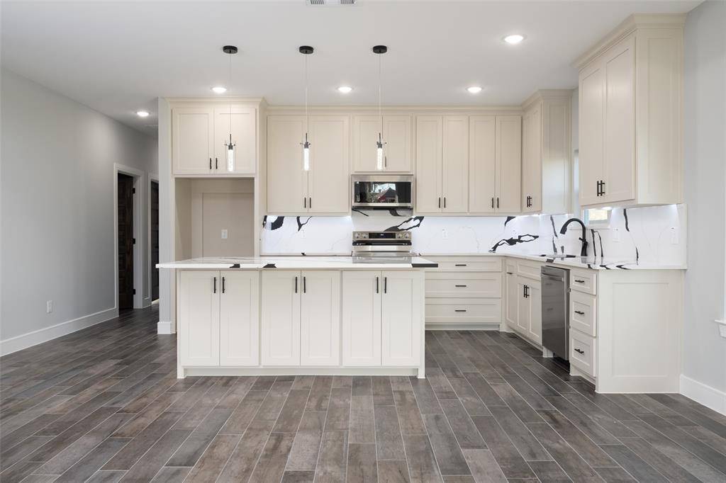 Whitewright, TX 75491,302 W Pine Street