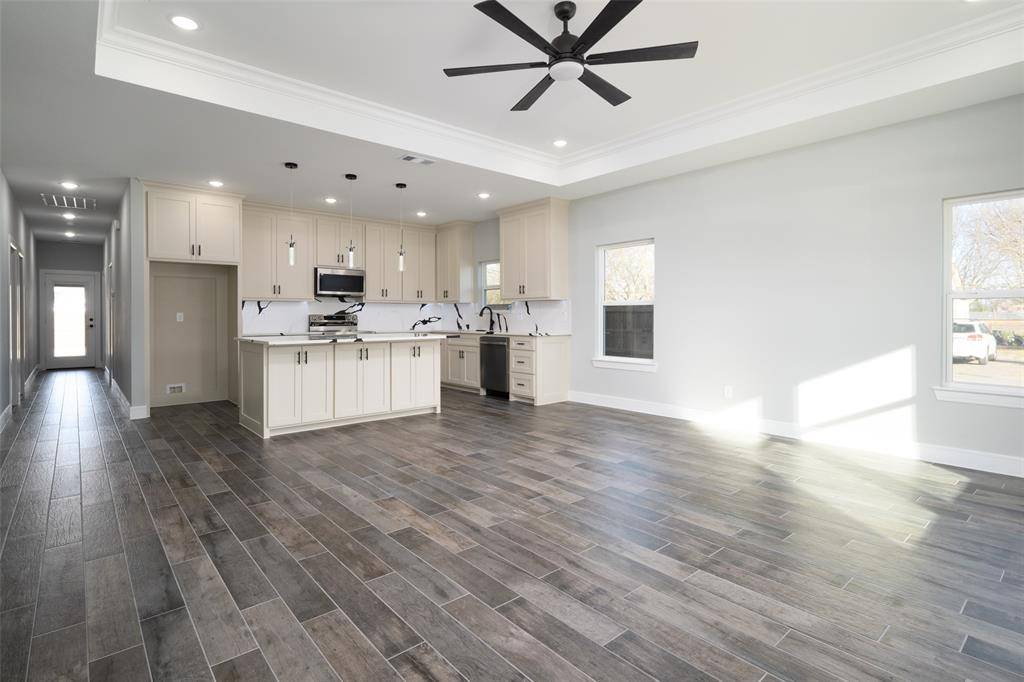 Whitewright, TX 75491,302 W Pine Street