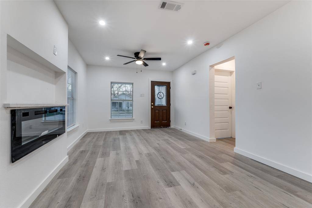 Dallas, TX 75215,3242 Pine Street