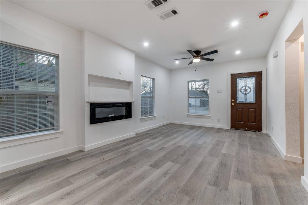 Dallas, TX 75215,3242 Pine Street