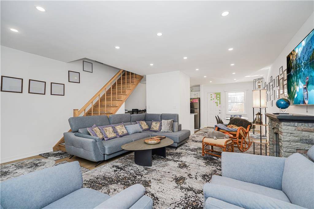 Brooklyn, NY 11235,716 Desmond CT