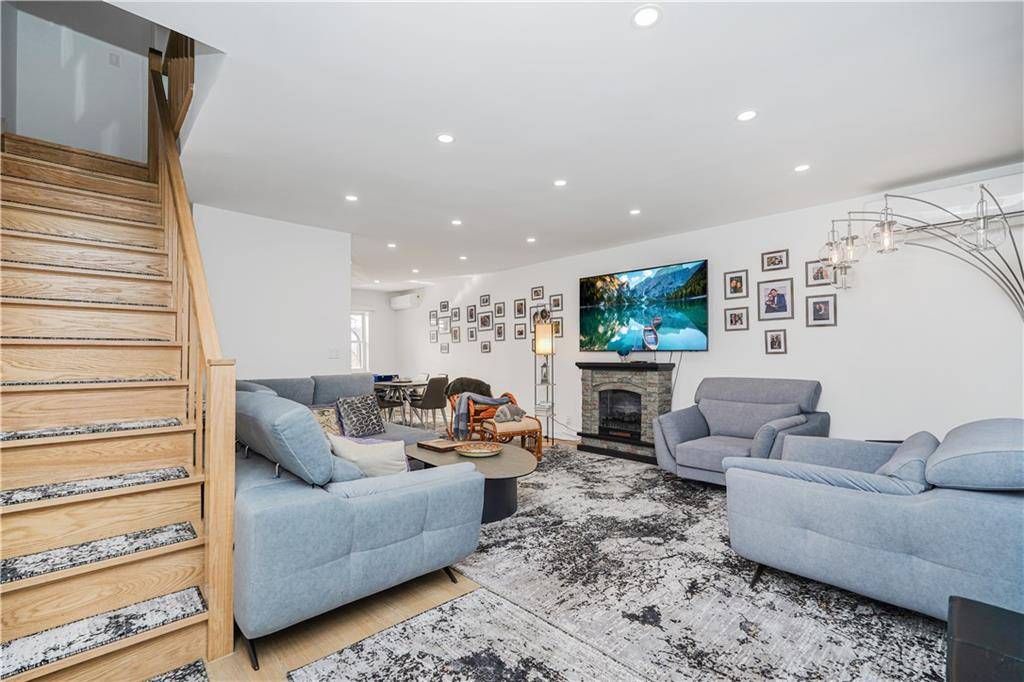 Brooklyn, NY 11235,716 Desmond CT