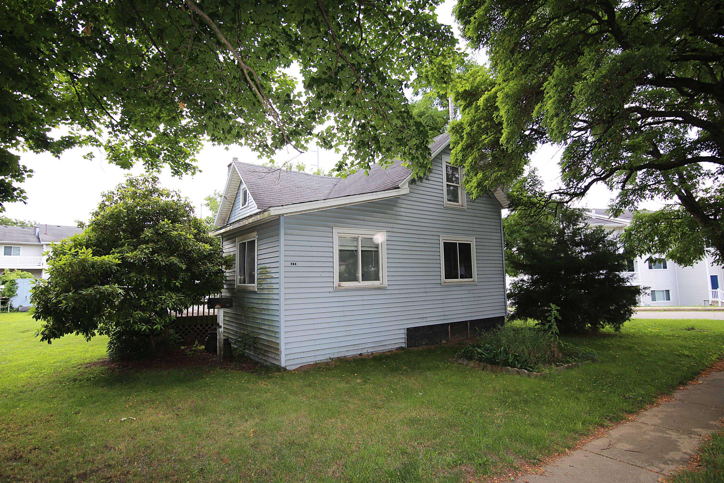 Three Rivers, MI 49093,406 Spring ST