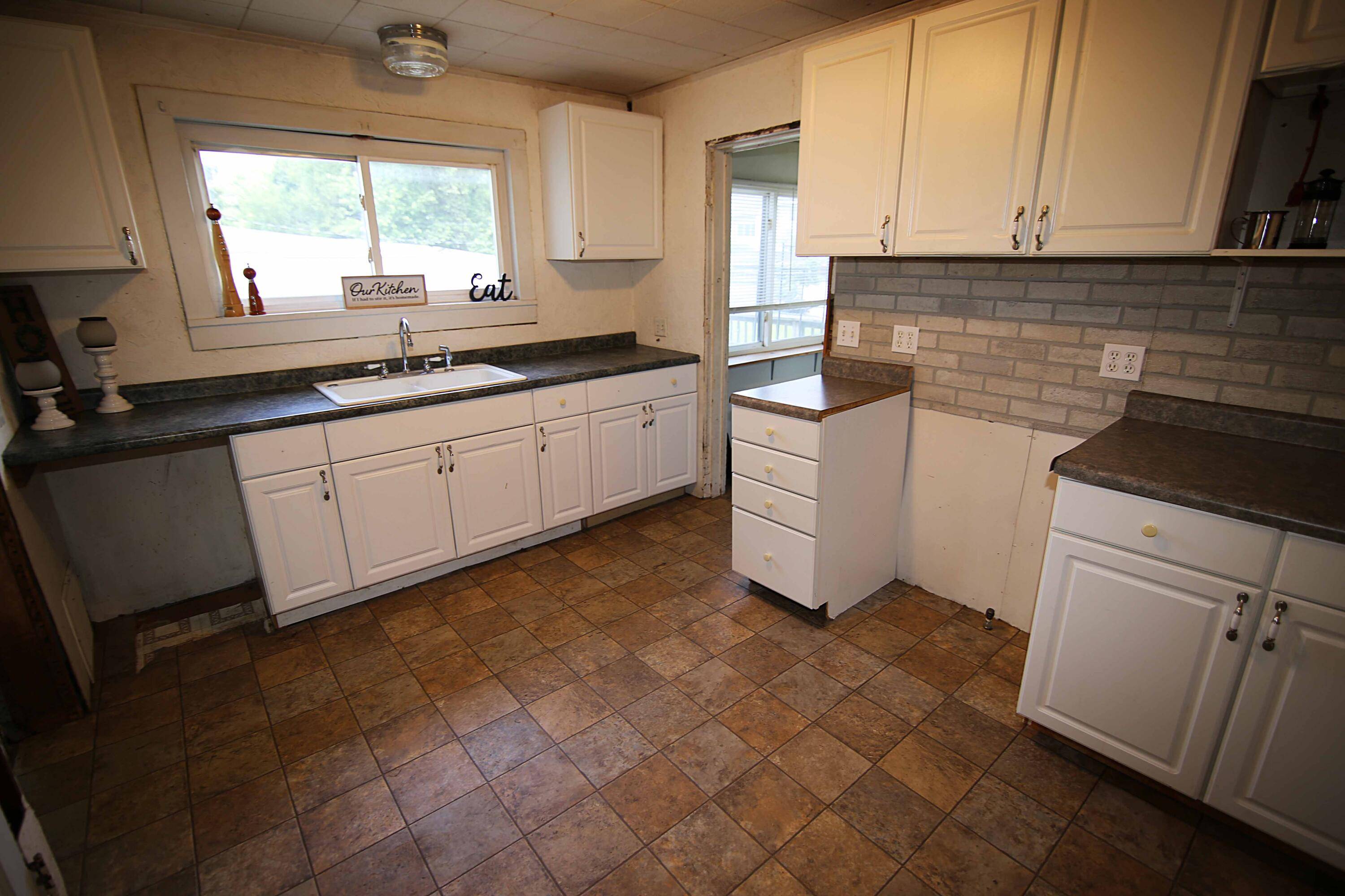 Three Rivers, MI 49093,406 Spring ST