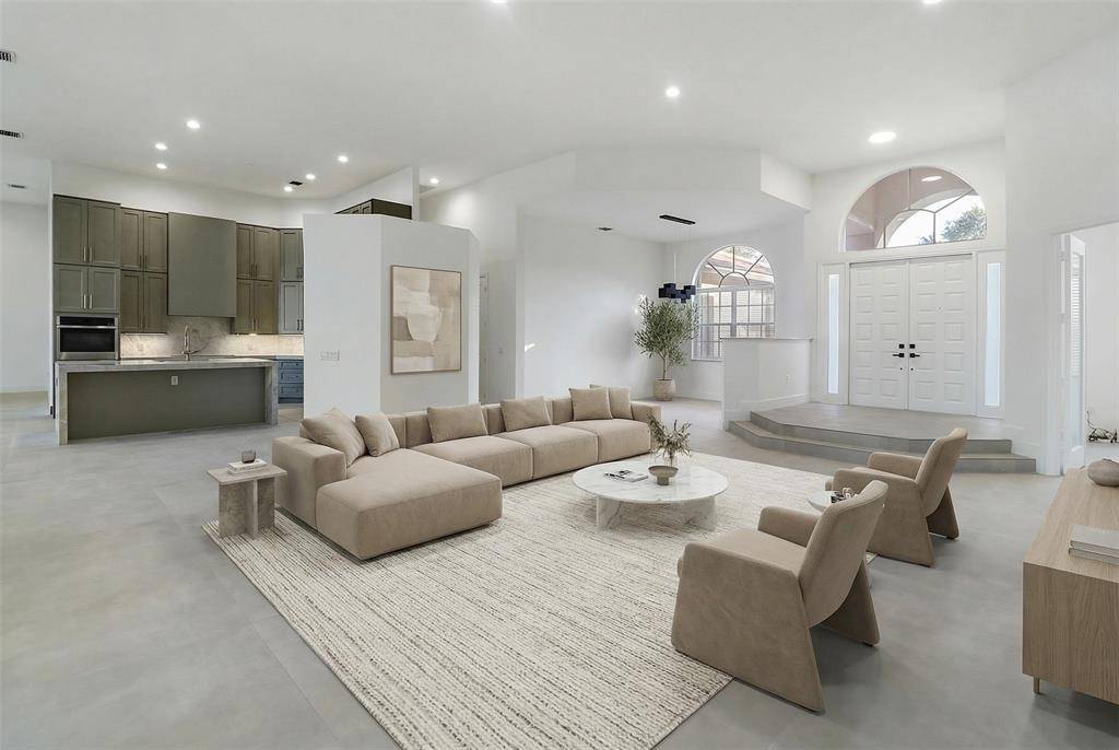 Davie, FL 33330,13211 SW 44th St