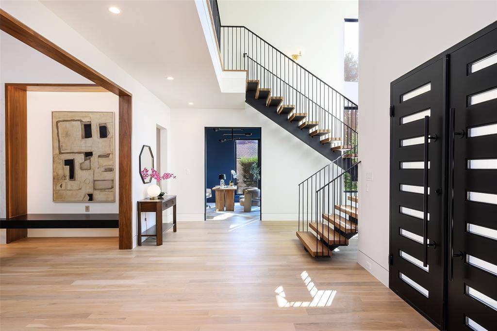 Dallas, TX 75229,10142 Coppedge Lane