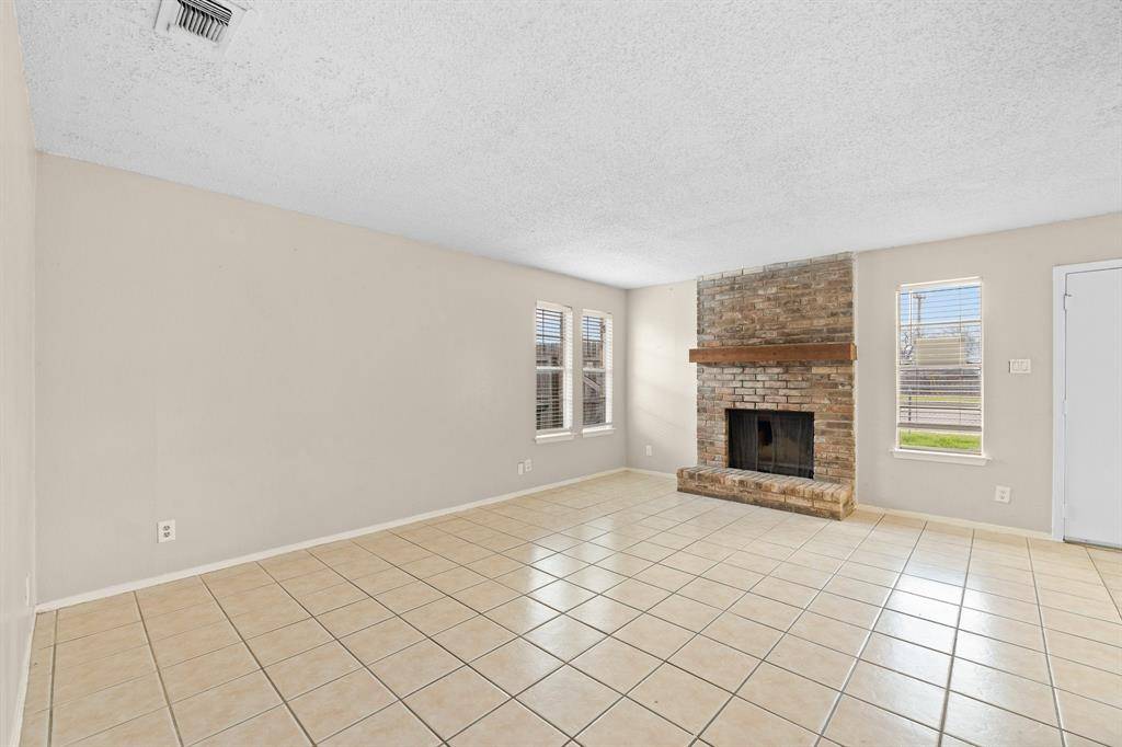 Arlington, TX 76011,708 N Cooper Street