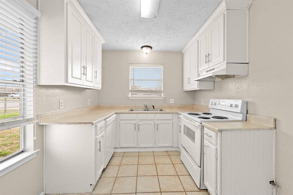 Arlington, TX 76011,708 N Cooper Street